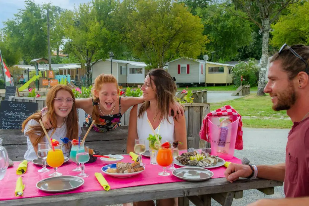 une famille en camping