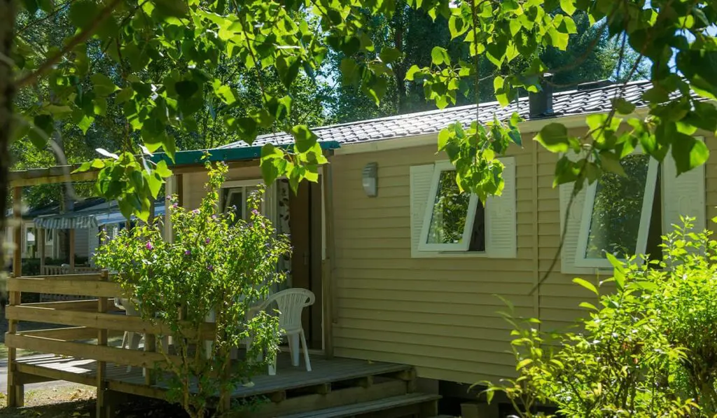 un mobil-home en camping