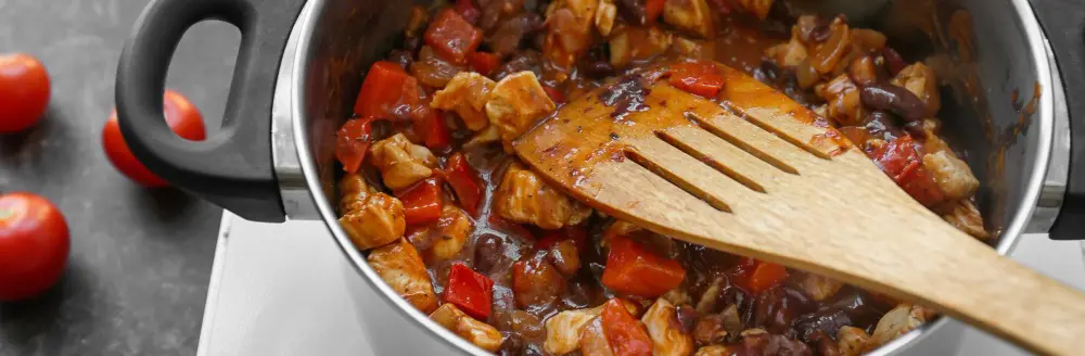 un repas dans une casserole